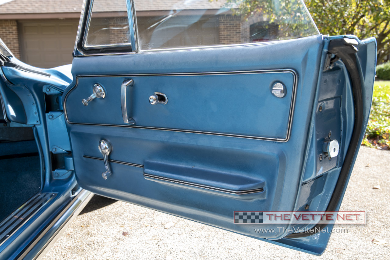 TheVetteNet.com - 1965 Corvette Convertible Nassau Blue